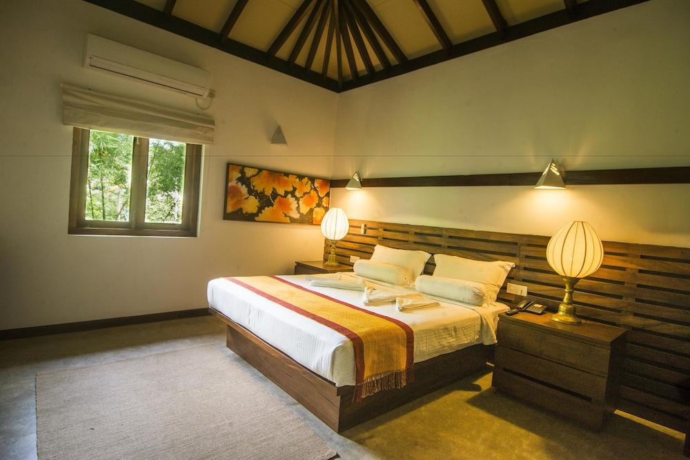 Roman Lake Ayurveda Boutique Resort - Level 1 Certified Ahungalla Exterior photo